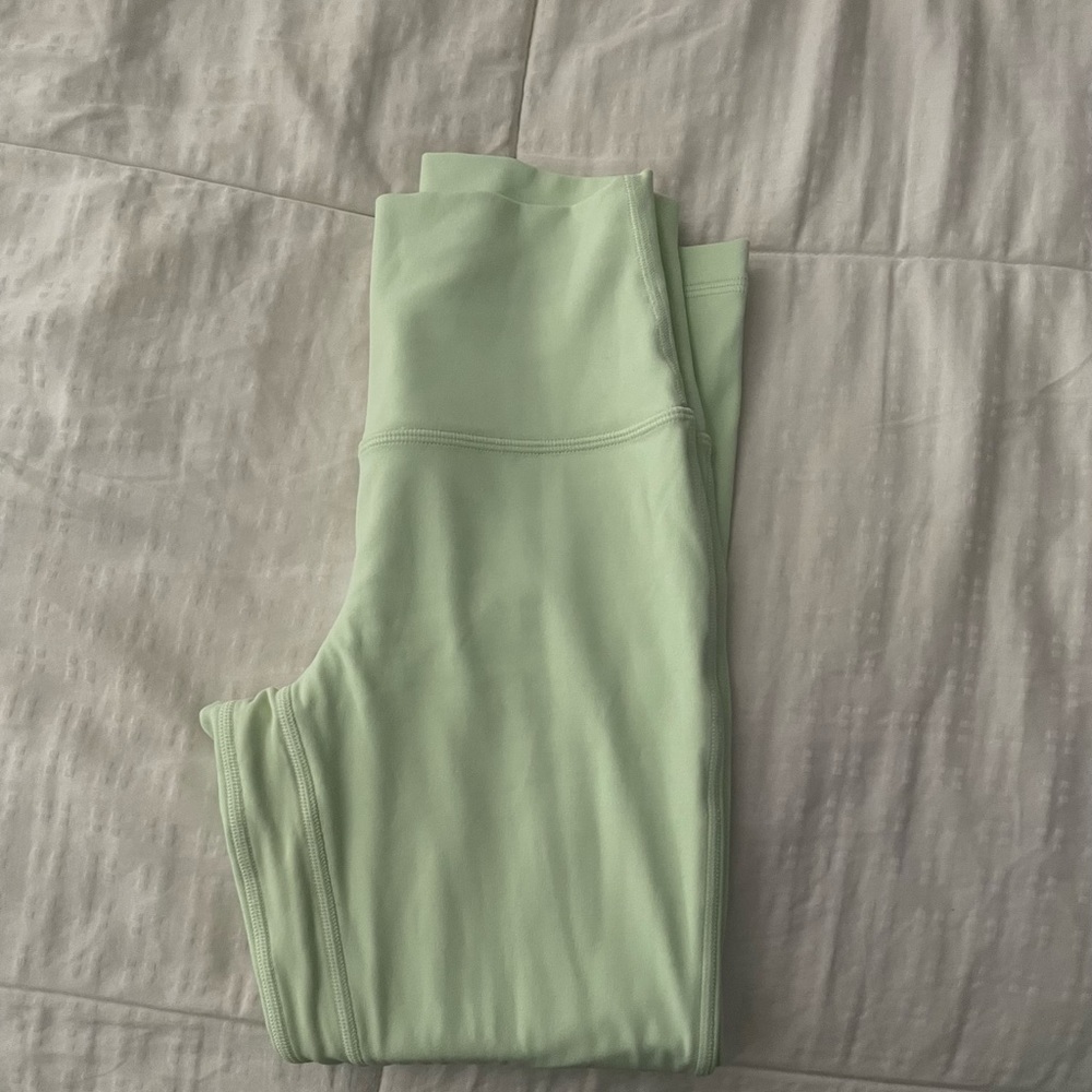 Size 4 lululemon aligns NWOT